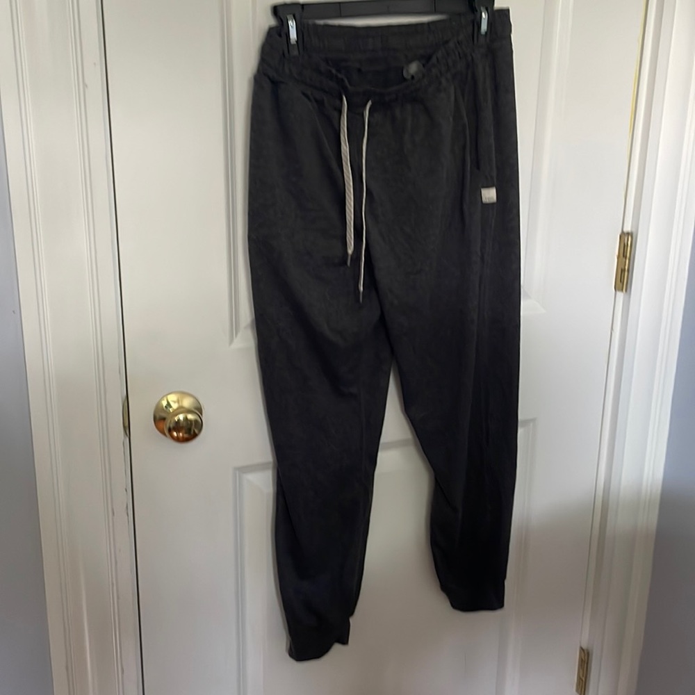 Vuori charcoal heather joggers